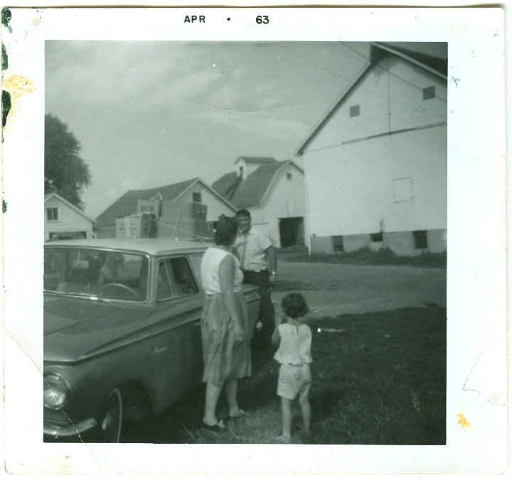 0951.jpg - Wayne King & Family.  1963