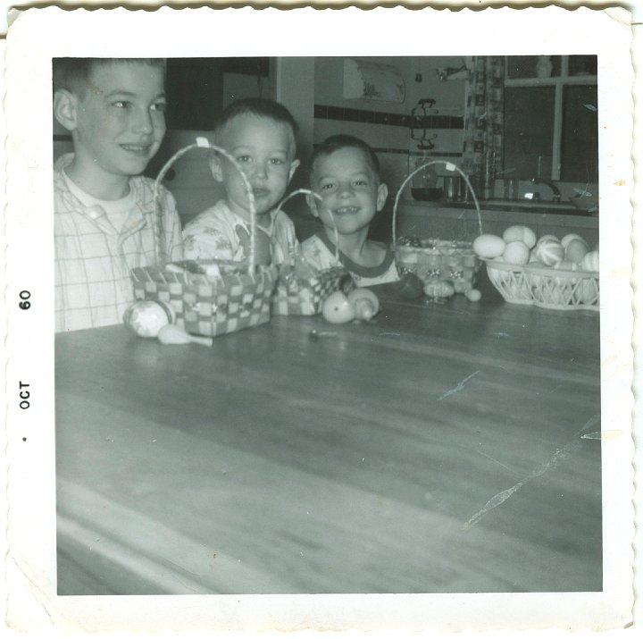 0983.jpg - Lynn, Lamar, & Reynolds Roth with Easter Eggs.  1960