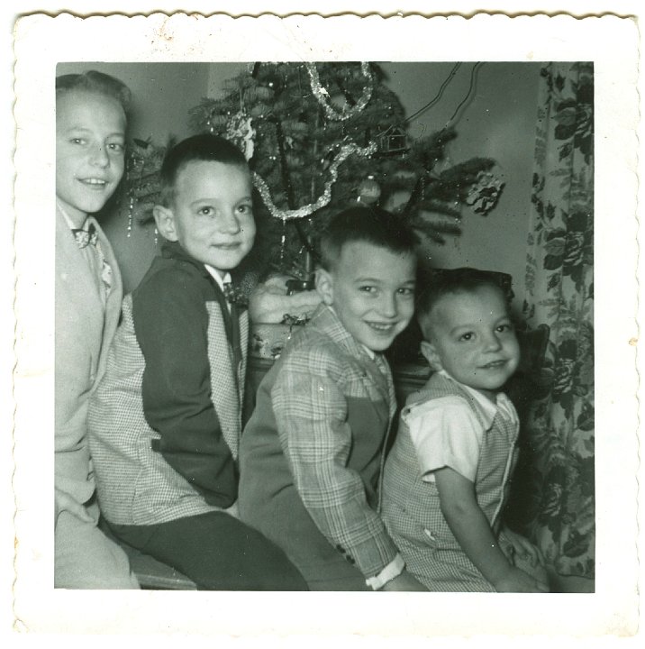 0993.jpg - Fred, Larry, Lynn, Reynolds Roth.  Christmas 1957