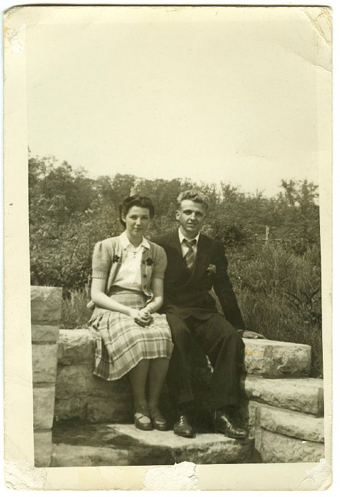 1012.jpg - Aldine Eichelberger & Marlin Wyse at Lake McBride  1941