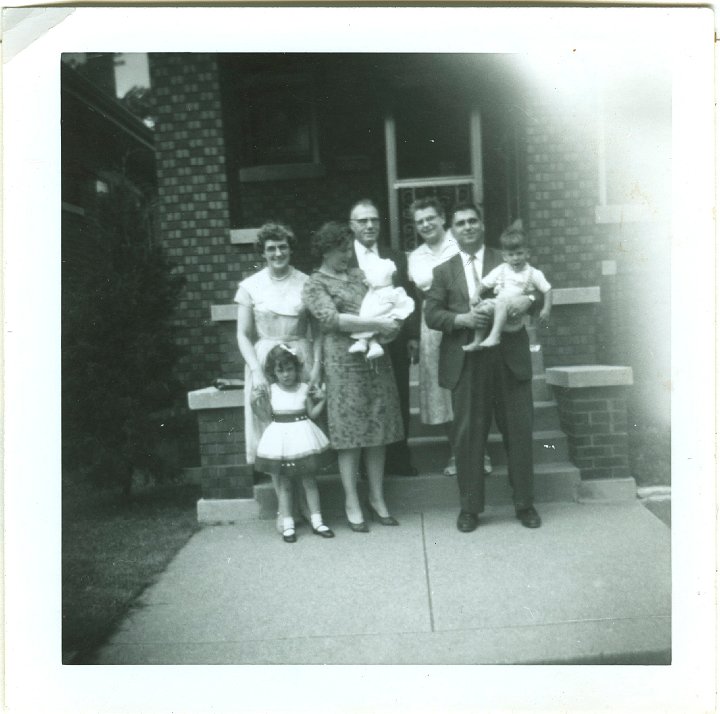 1027.jpg - Back:  Millie O., Ralph & Betty King; front:  Wayne King & family.  1964