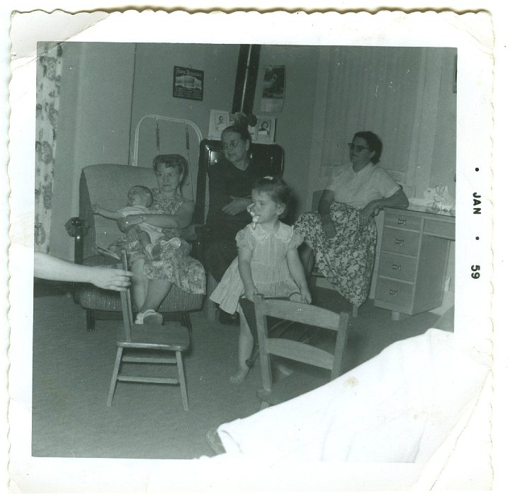 1033.jpg - Lolabelle Reschly holding Lamar Roth, Katie Reschly back, Barbara Reschly front, Irene Pankoke.  1959