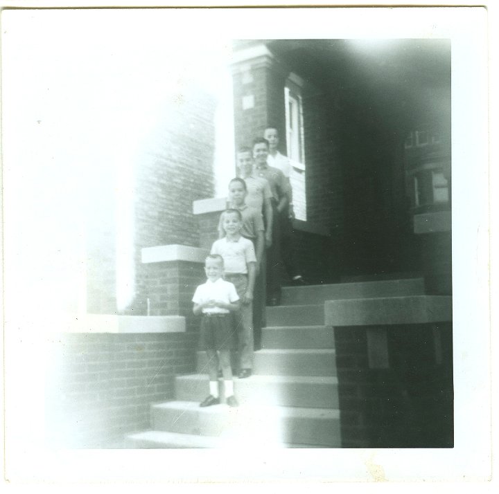 1039.jpg - Visit to Chicago to the Trevinos home.Top:  Larry Roth, Junior Trevino, Lynn Roth, Danny Trevino, Reynolds Roth, Lamar Roth.  1963