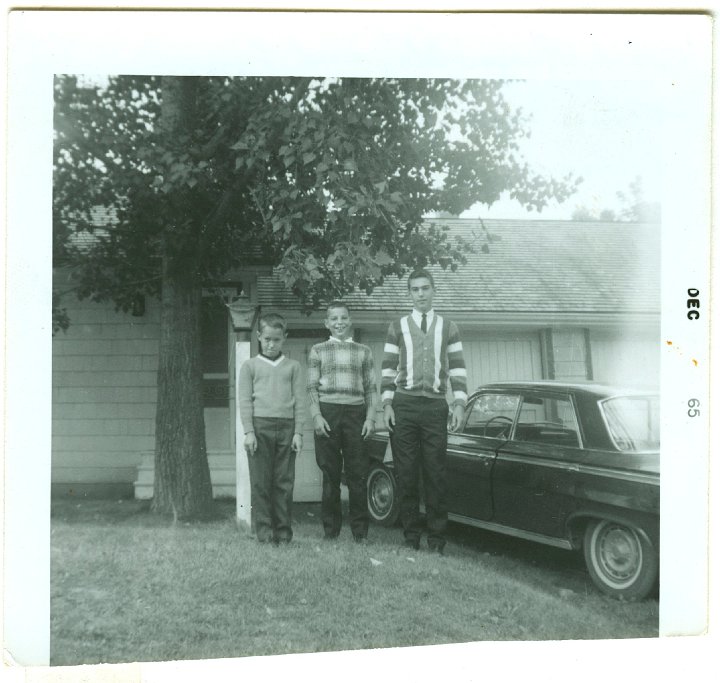 1042.jpg - Lamar, Reynolds & Lynn Roth visiting in Canada.  1965