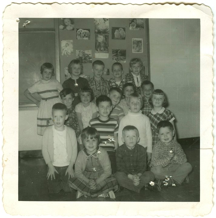 1055.jpg - Reynolds Roth & elementary school class.  1960c