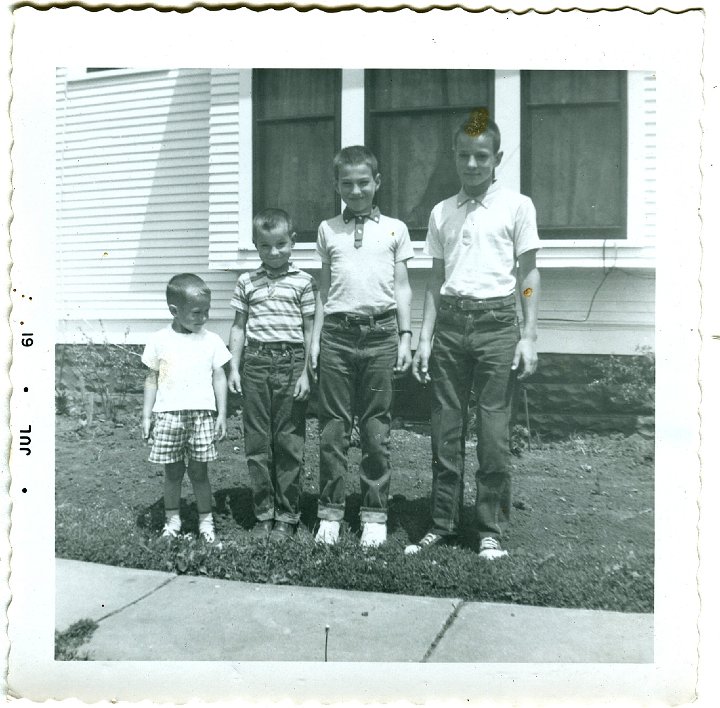 1077.jpg - Lamar, Reynolds, Lynn, & Larry Roth.  1961