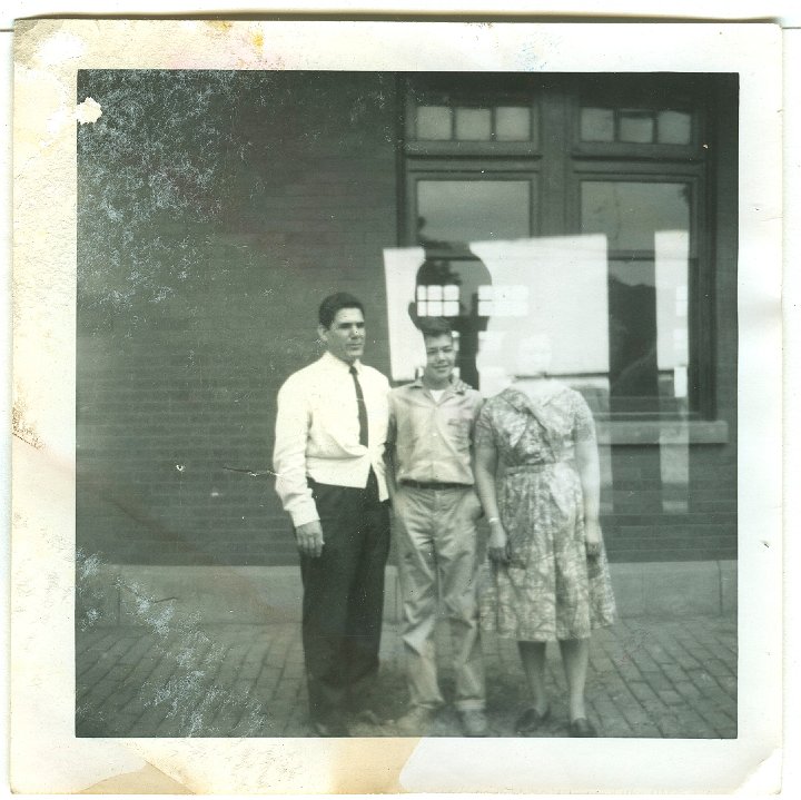 1093.jpg - Frank, Frank, Jr, Maria Trevino at the Mt. Pleasant, IA train station.  1962  see #1001