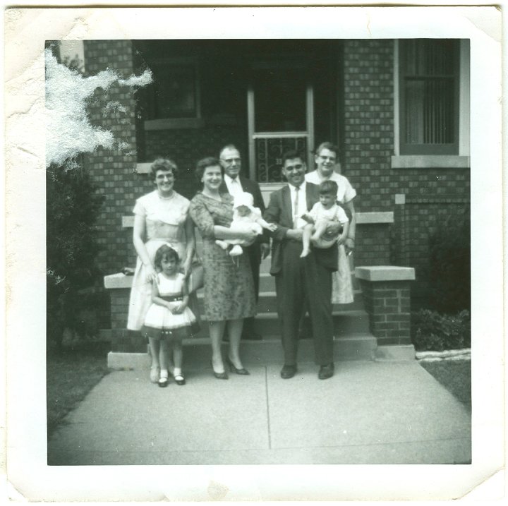 1095.jpg - Ralph & Betty King Family, back center.  Wayne King Family front center & Millie O back left.  1958c