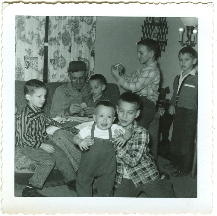 1118.jpg - Scott Wyse, Ray, Reynolds [lap], Lamar, Lynn [front] Larry Roth, Steve Miller.  1959c