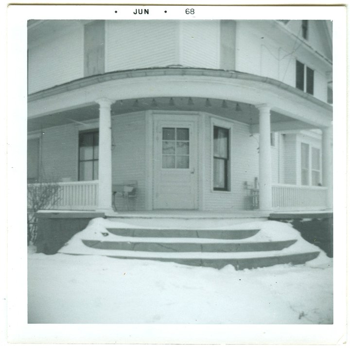 1133.jpg - Snow on the front porch.  House on Hwy 218, one mile north of Hickory Grove corner.  1968