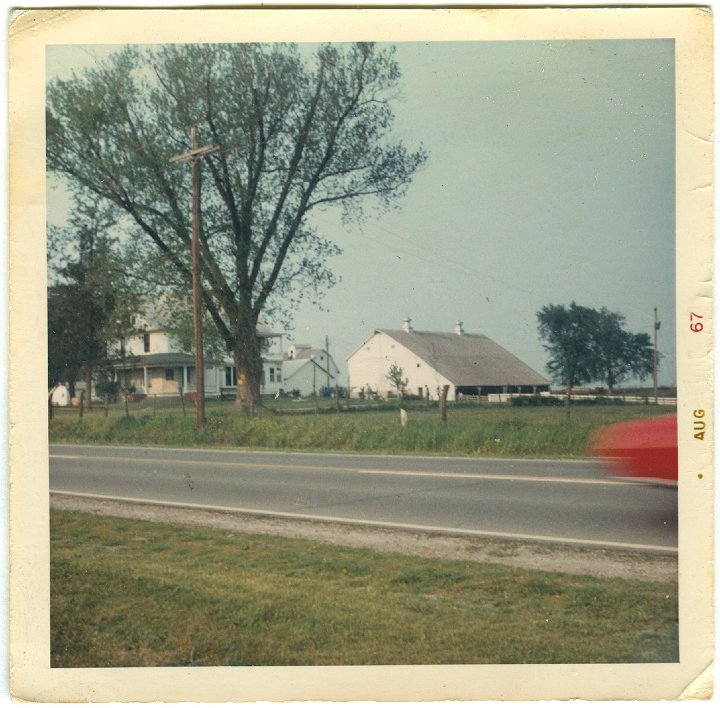 1136.jpg - Farm on Hwy 218.  1967