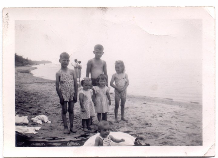 1519.jpg - Robert & Alice Kauffman, Joanne, Gary, & Louise Reschly in Lake Huron. 1947