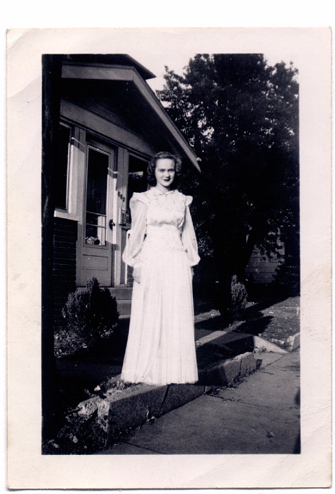 1560.jpg - unknown woman in front of house numbered 660.  1943c