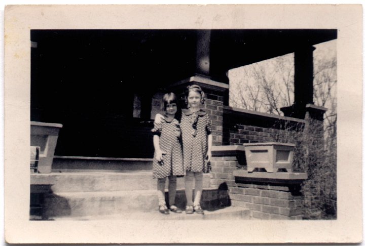 1581.jpg - unknown girls, 1935c