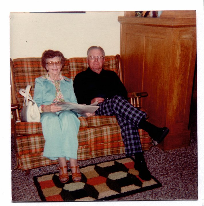 1599.jpg - Freda & Les Barr, neighbors.  1975c