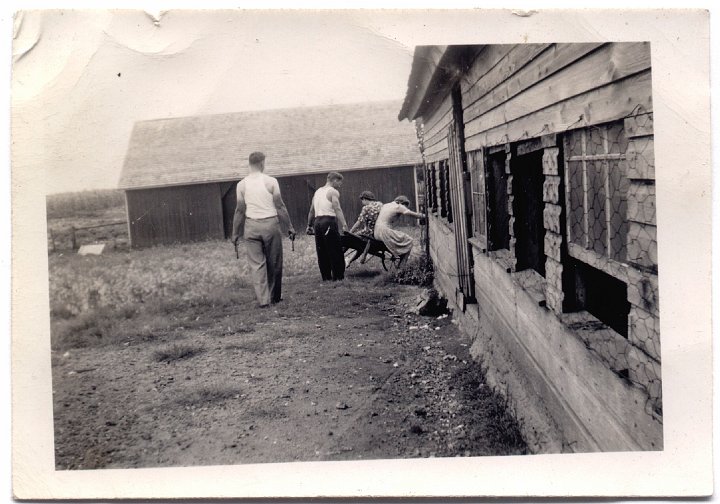 1636.jpg - unknown couples, wheelbarrow ride.  1942c  Brown Album