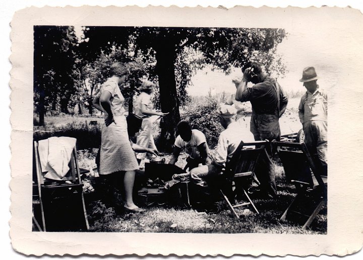 1659.jpg - Picnic, unknown people.  1947c  Brown Album