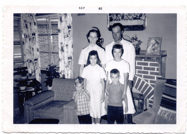 1668.jpg - The Darold Roth Family.  1962  unknown