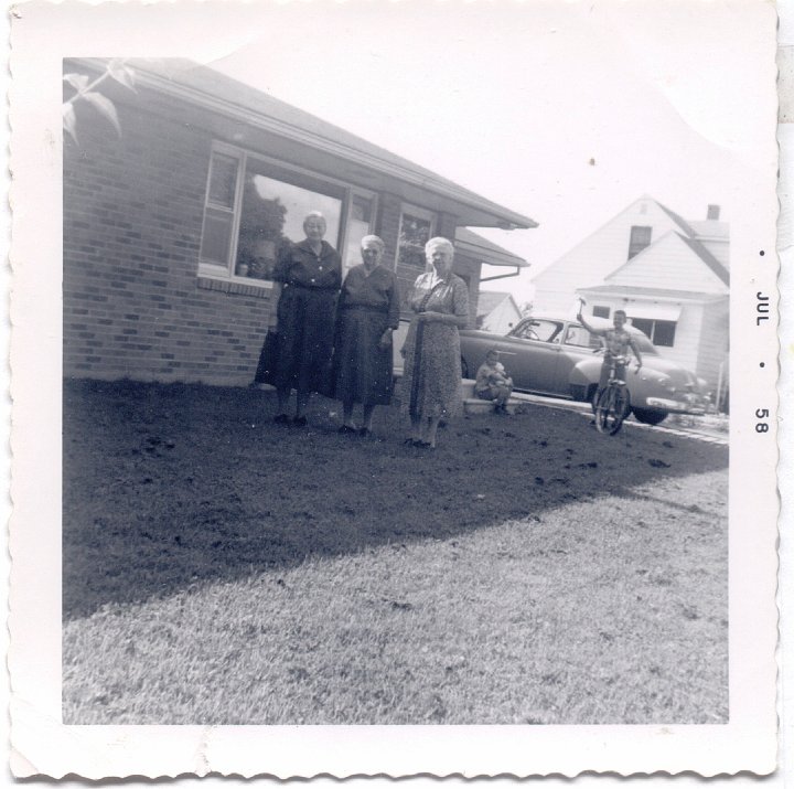 1689.jpg - Swartzendruber Sisters.  Alta Gingerich, Katie Reschly, Ruth Schrock.  1958 in Olds, IA