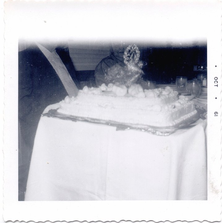 1705.jpg - Wedding cake for Louise Reschly.  1961