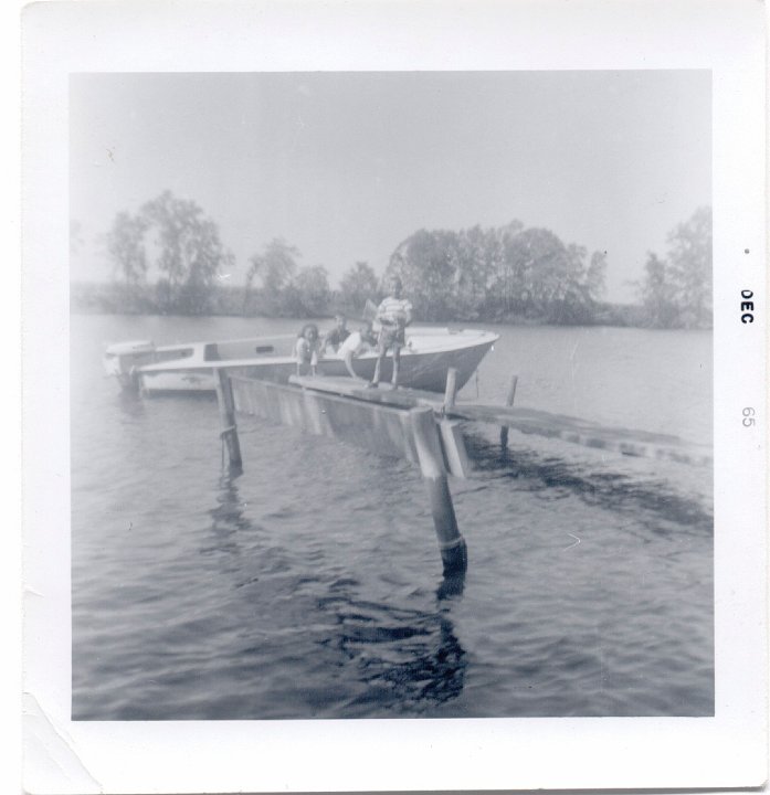 1730.jpg - Boating with the Youngs.  Doris Young, Reynolds Roth, Stan Young, & Lamar Roth.  1965