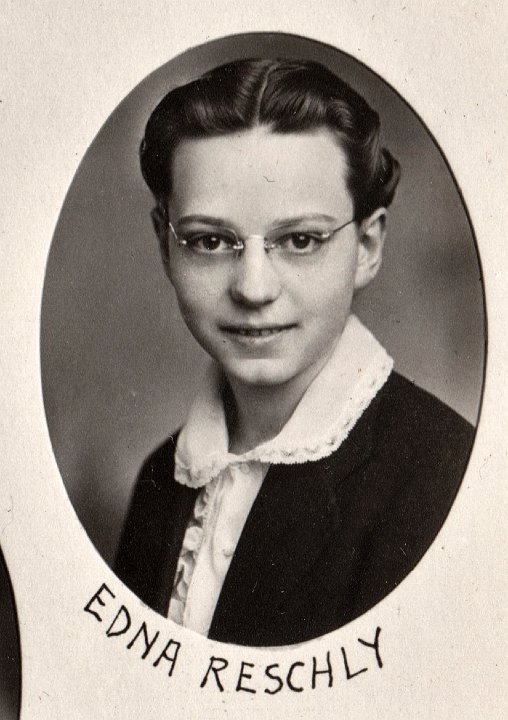 1850.1.jpg - Edna Roth in graduating class picture.  1940