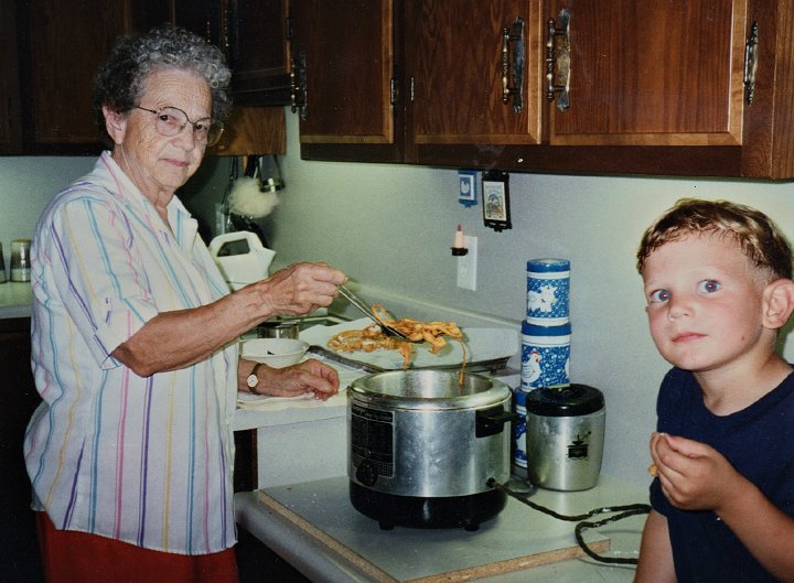 1866.jpg - Edna Roth making funny cakes with Braydon Roth.