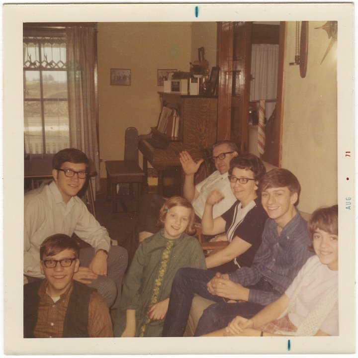 1891.jpg - Percy Gerig Family.  Mike, Don, Sheryl, Percy, Lillian, John, Kathy Gerig.  1971