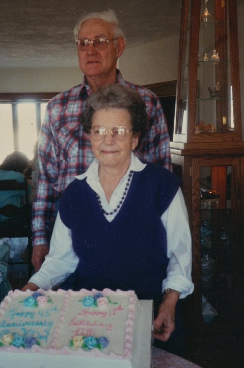 1899.jpg - Ray & Edna Roth  45th Anniversary.