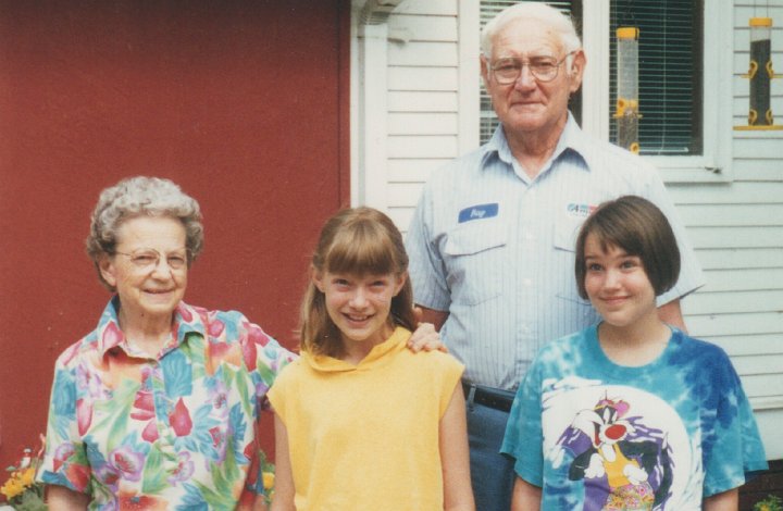 1915.jpg - Edna, Alex, Ray & Ashley Roth.