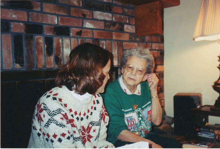 1933.jpg - Jennifer & Edna Roth