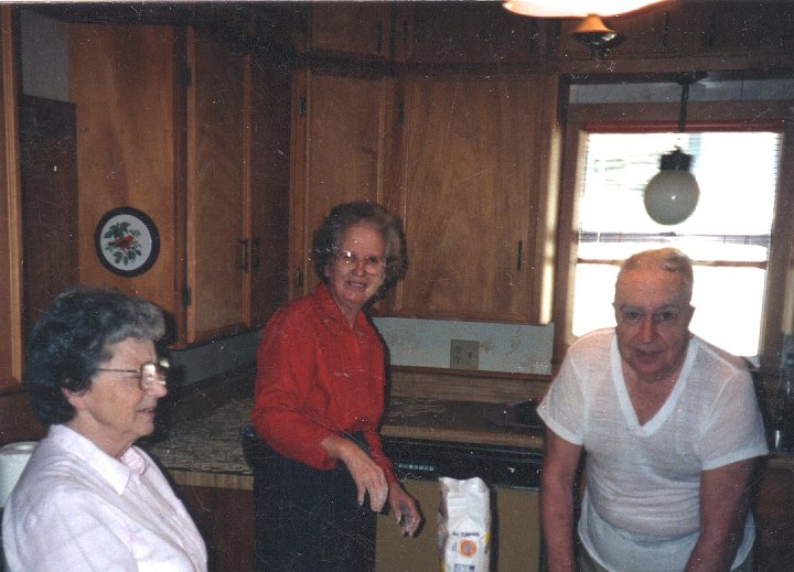 1986.jpg - Edna Roth, ???, ???