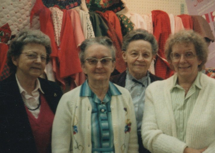 1987.jpg - Edna Roth, Ollie Roth, Wilma Roth, Lola Roth.