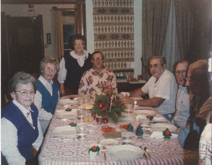 2026.jpg - Edna Roth, Mary Kay Gerig, ???, Allen Gerig, ???, Ray Roth