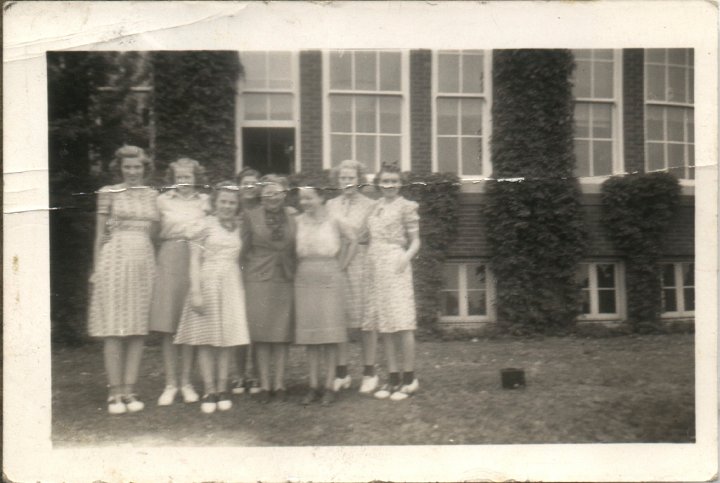 0068.jpg - Mary Jane Lindeen, Mary Morehead, Vicki Bergstrom, Josephine Hultquist, Lollabelle Halverson [front center], Edna Reschly [front right]  Olds School 1930c