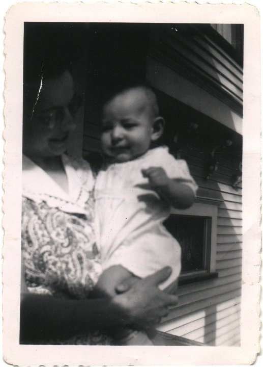 0167.jpg - Edna & Fred at Grandma Reschly's house.