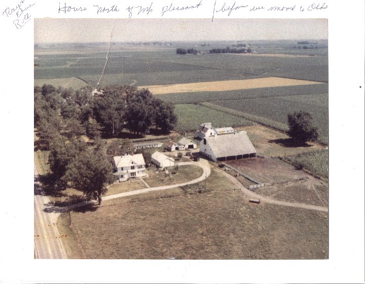 0170a.jpg - Ray & Edna Roth Farm 1967.  Later More trees and cars.  1 mile north of Hickory Grove Cemetery, Hwy 218 north of Mt. Pleasant.  taken by Donald Gugeler, RR 1, Burlington, IA   754-8097