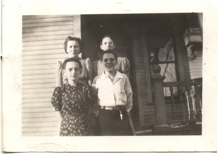 0263.jpg - Edna & Irene Reschly, Berdine Beckler [Nebr] & Margarete Roth,  1928c