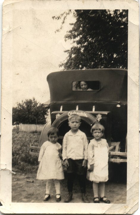 0274.jpg - Edna Reschly, Freeman Gingerich, & Bernice Schrock  1925c