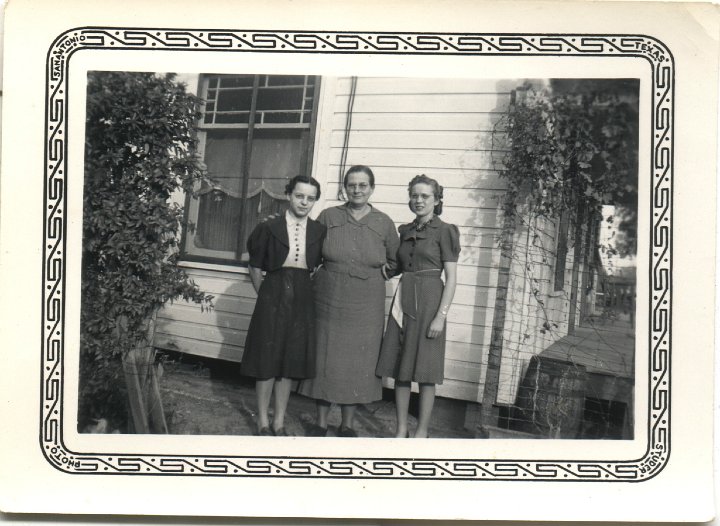 0296.jpg - Edna Reschly, Alta Gingerich, Bernice Schrock