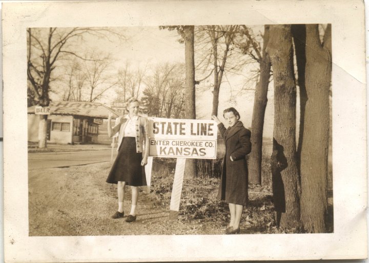 0447.jpg - Kansas State Line--Bernice Schrock & Edna Reschly.  Trip to Texas  1940-41.