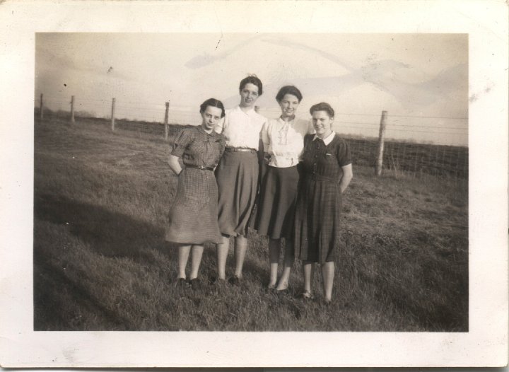 0491.jpg - ''On our trip to Peoria'  Edna Reschly, Alice & Aldine Eichelberger, Irene Reschly.  1940c    see #0138