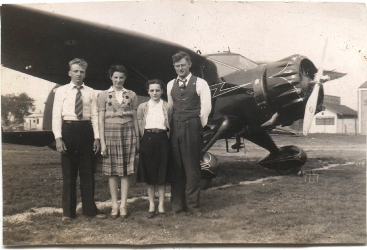 0612.jpg - Pre flight!  Marlin & Aldine Wyse, Edna & Ray Roth  1943c