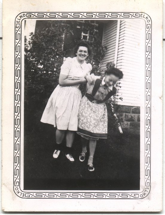 0647.jpg - Millie O & Edna Reschly  1943c