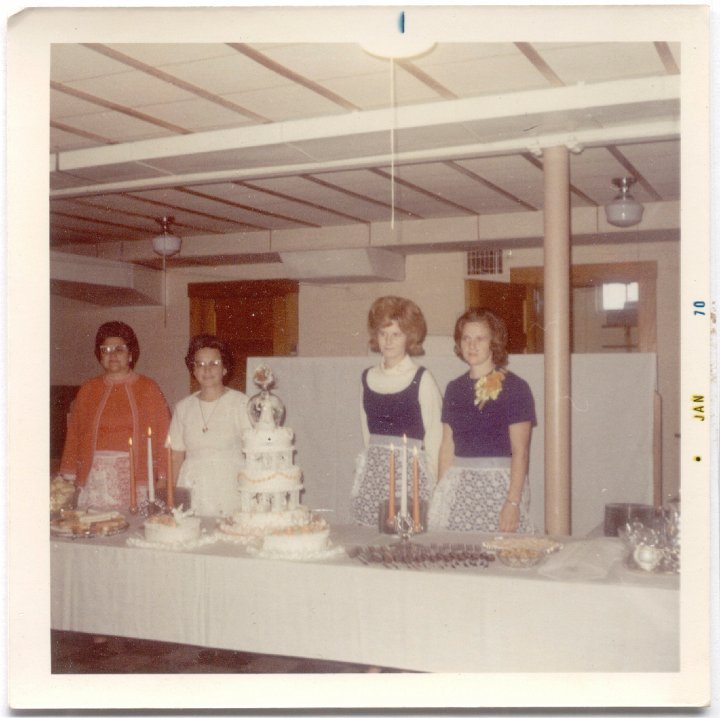 1685.jpg - Irene Pankoke, Edna Roth, JoAnn Roth, Louise Reschly  1970