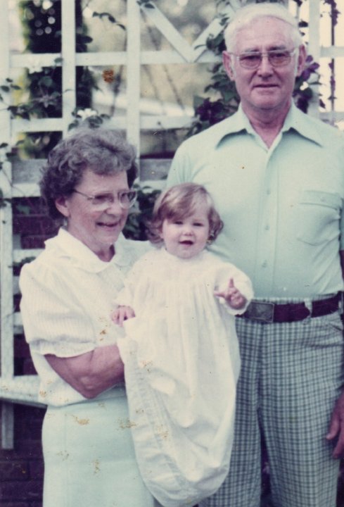 1939.jpg - Edna, Meryl & Ray Roth.  Meryl is in Ray's dedication gown.