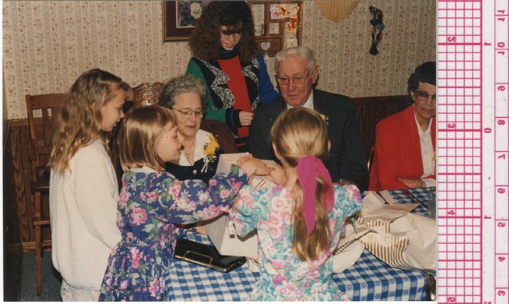 1962.jpg - Stephanie, Alex, Edna, Mikayla, Meryl & Ray Roth at anniversary