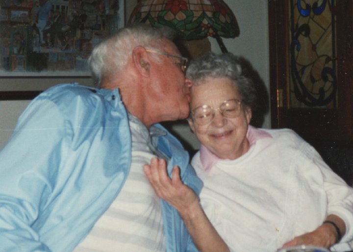 1999.jpg - The Kiss- Ray & Edna Roth