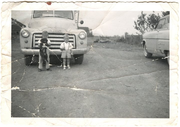 1101.jpg - Rodney & Donald Gerig, sons of Percy & Lillian Gerig, Albany,OR  1955c