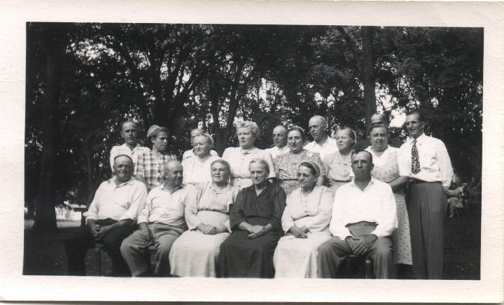 0667.jpg - Swartzendruber Cousins.  1920c.  Katie Swartzendruber Reschly, front second from right.  unknown